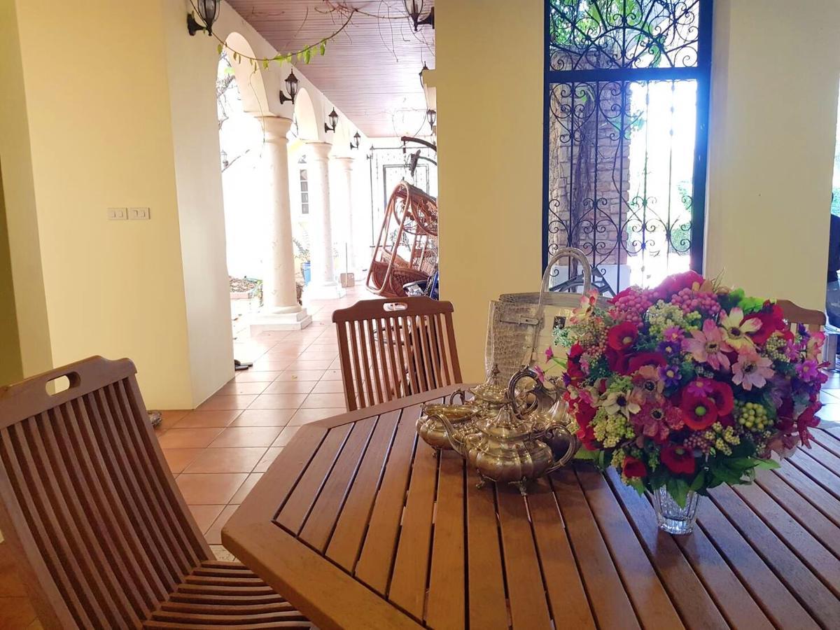 Prompimarn Villa Toscana Bangkok Exterior foto