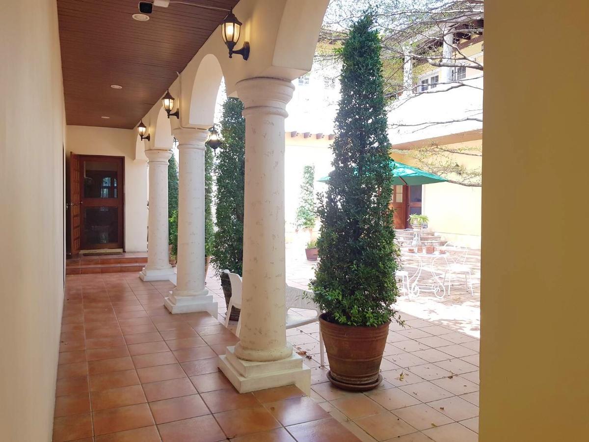 Prompimarn Villa Toscana Bangkok Exterior foto